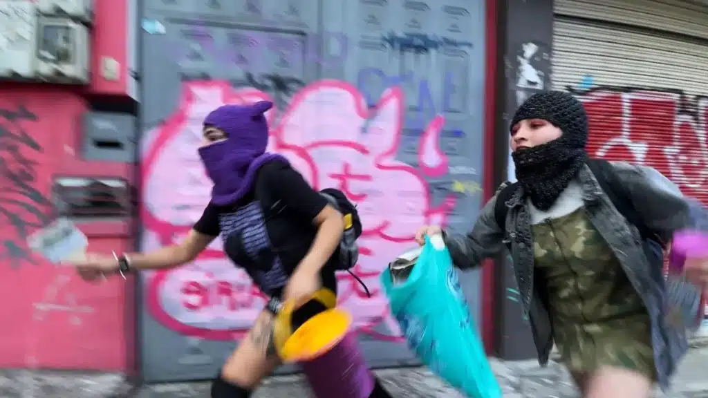 el amor y la comunidad: diálogo entre Vecinas y ¿Dónde reside el amor?