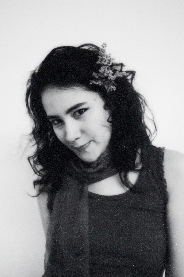 Retrato de Jenna Dumes, integrante del equipo editorial de 25 Watts